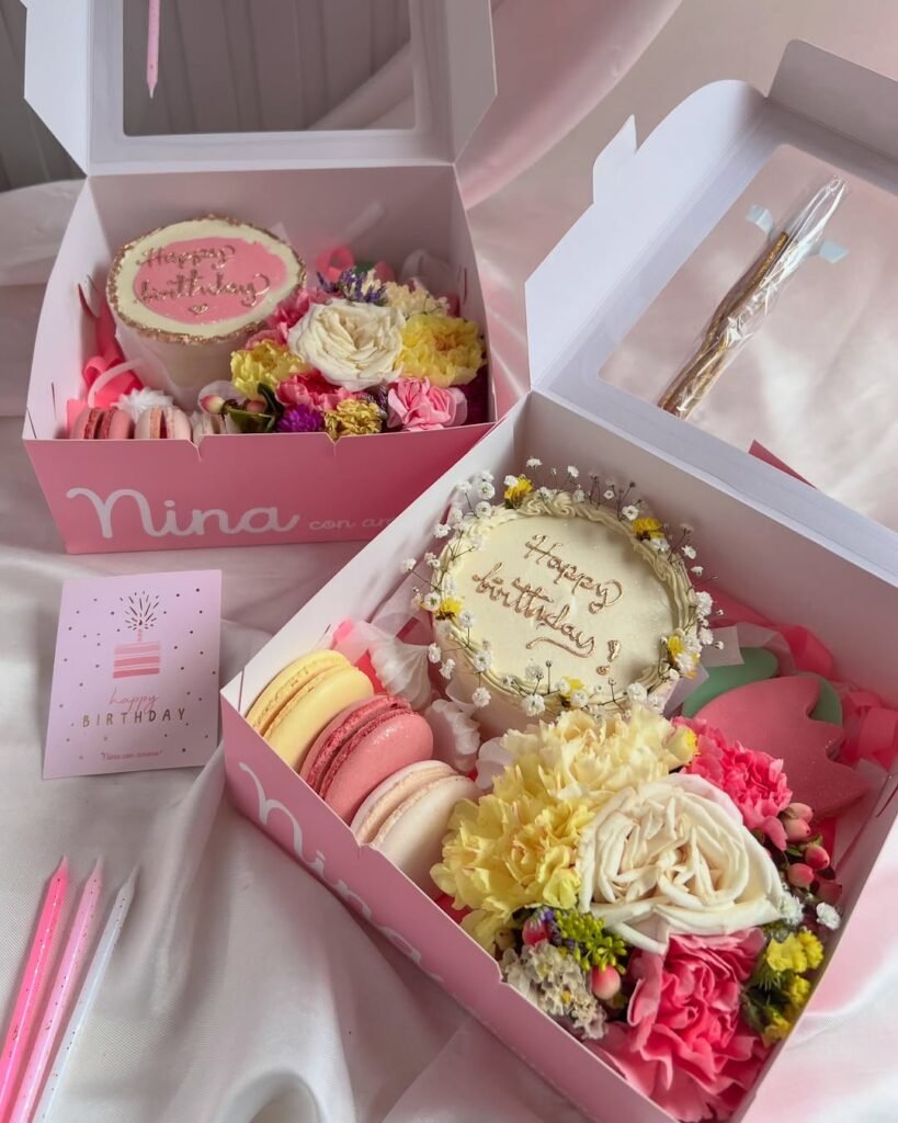 Open Froster Leaf cake box displaying a freshly baked vegan cake"